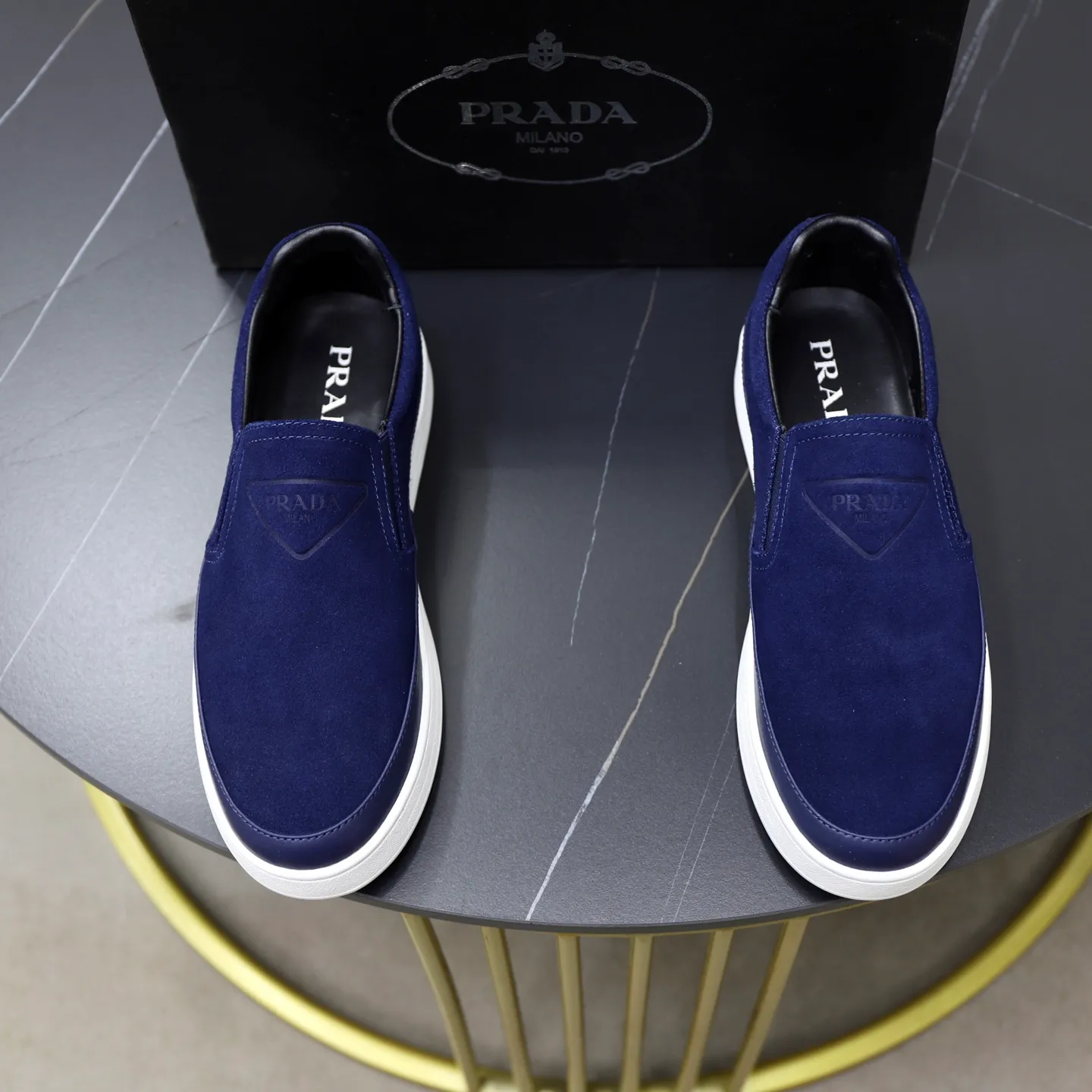 Ex-factory price: 420💰🙅‍♂️🙅‍♂️🙅‍♂️ Brand: PRADA Standard code: 38-44 (45 customized) Grade: Same as the official website Material: Original leather splicing, comfortable and breathable lining, original wear-resistant outsole Style category: Men's fashionable casual shoes, running shoes, noble luxury brand elements, top luxury Color: actual picture color